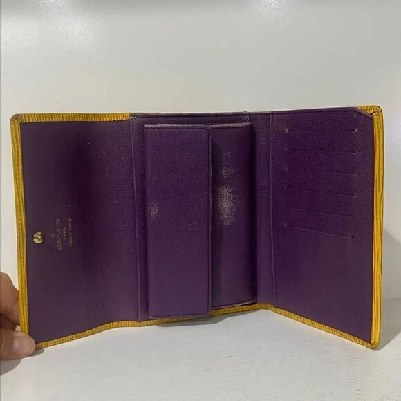 LOUIS VUITTON EPI LEATHER WALLET - Picture 2 of 6
